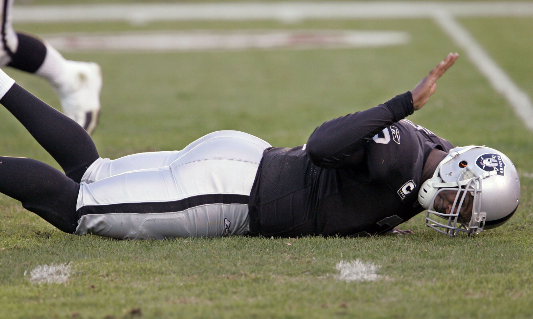 2008: Oakland has only one catch by wide receiver in 20-13 loss to Kansas City